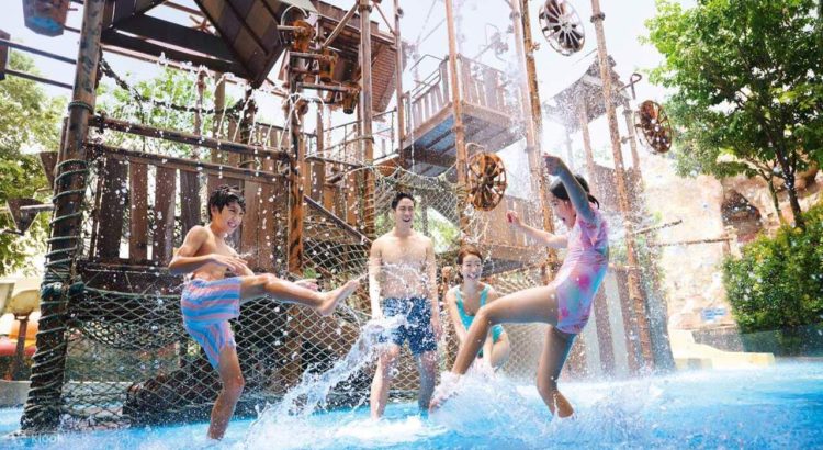 Adventure Cove Waterpark Singapore: Aqua Park Sentosa Outdoor Play Splash